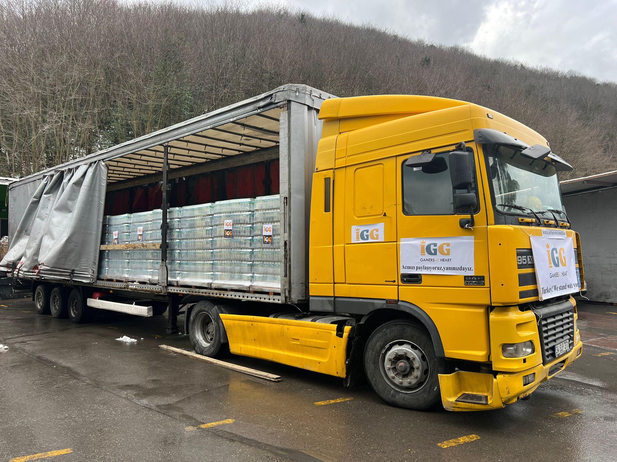 Deprem Felaketinde Yardımlar Devam Ediyor